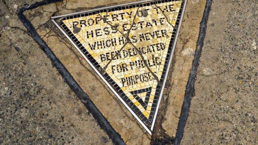 Triángulo de Hess: el minúsculo símbolo de la rebeldía de Nueva York y su fascinante historia