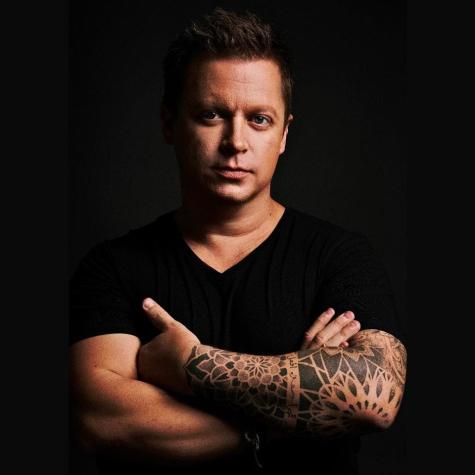 Famoso DJ australiano Adam Sky muere tras chocar con una puerta de vidrio en Bali