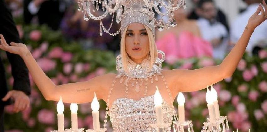[FOTOS] Katy Perry luce uno de los trajes más extraños de la MET Gala 2019