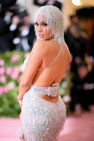 [FOTOS] Jennifer Lopez deslumbra en la MET Gala con escotado vestido