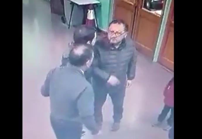 [VIDEO] Puerto Montt: Apoderado fue citado al colegio de su hija y terminó golpeando a profesor