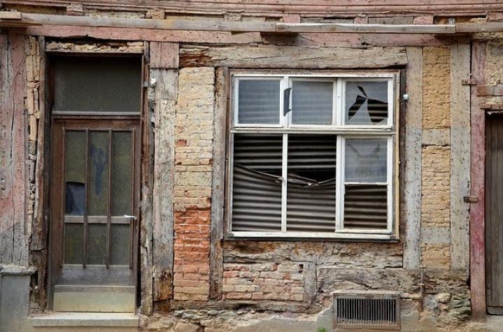 El macabro hallazgo de una mujer argentina tras comprar una casa abandonada en La Plata
