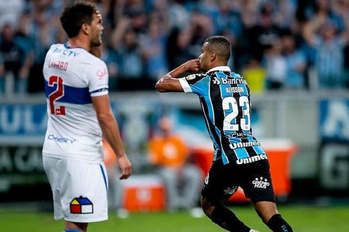 [VIDEO] La UC cae ante Gremio en Porto Alegre, se despide de la Libertadores y jugará Sudamericana