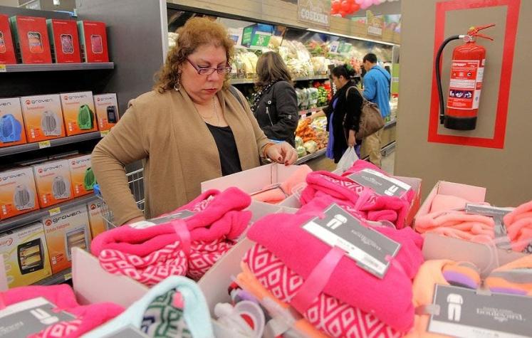 Sernac confirma existencia de "Impuesto Rosa": Mujeres pagan 30% más por productos similares