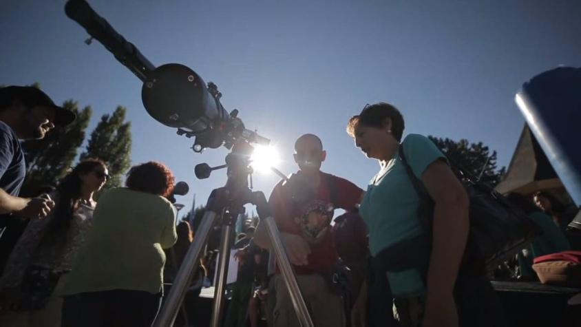 [VIDEO] Lentes especiales permitirán ver sin riesgos el eclipse total de sol del próximo 2 de julio