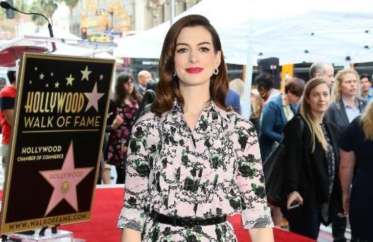 [FOTOS] Anne Hathaway consigue su estrella en el Paseo de la fama de Hollywood