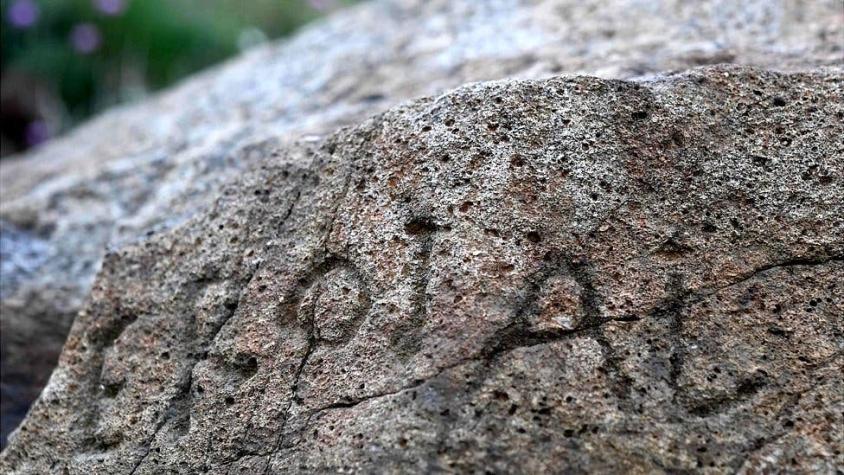 El misterio de la inscripción de hace 230 años en una roca que Francia no puede descifrar
