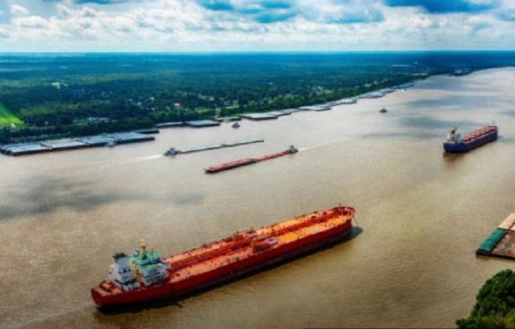 Accidente de barcos provoca caída de 25.000 barriles de petróleo en mar estadounidense