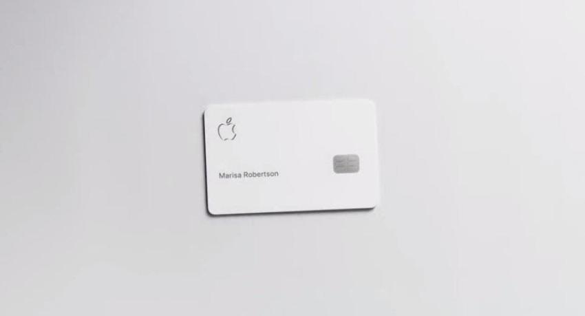[FOTOS] Filtran imágenes reales de la nueva tarjeta de crédito de Apple