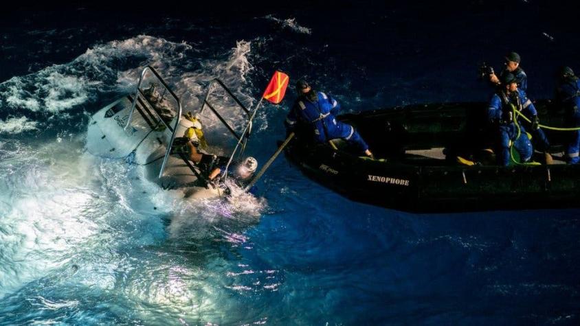 El empresario Víctor Vescovo rompe el récord de la inmersión más profunda en la fosa de las Marianas