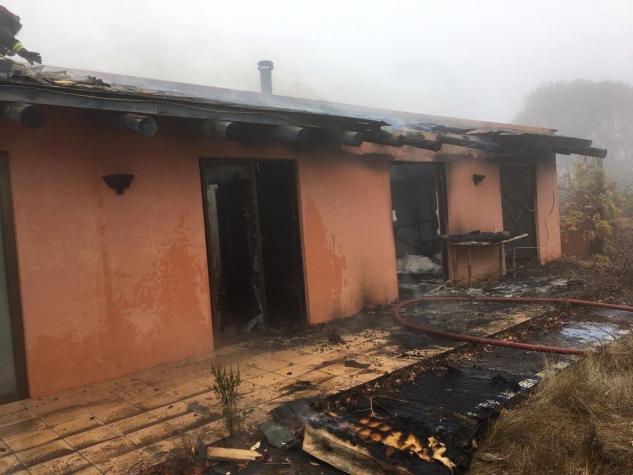 [FOTOS] Incendio destruye casi por completo casa de hija de Augusto Pinochet y Lucía Hiriart