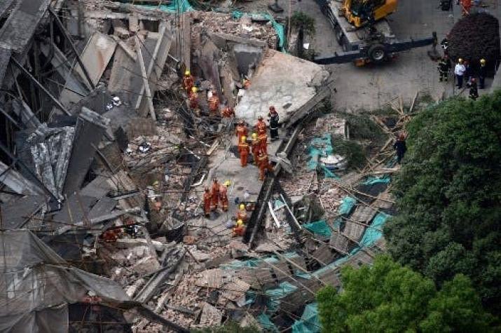 Al menos nueve personas atrapadas tras el hundimiento de un edificio en China