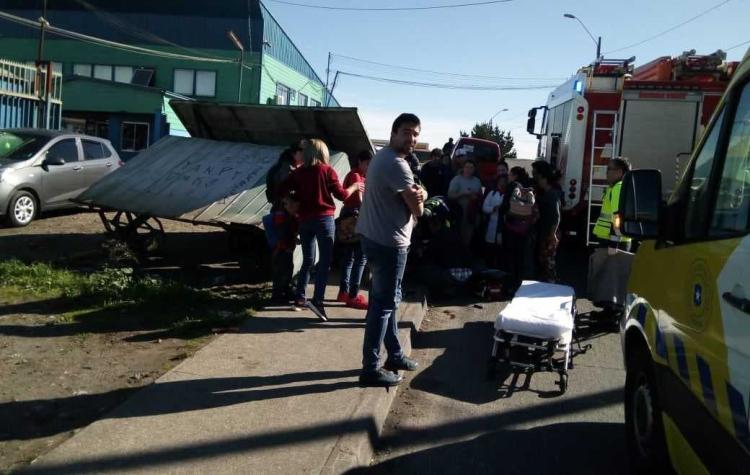Techo de paradero de micros cayó sobre niño de 11 años en Talcahuano