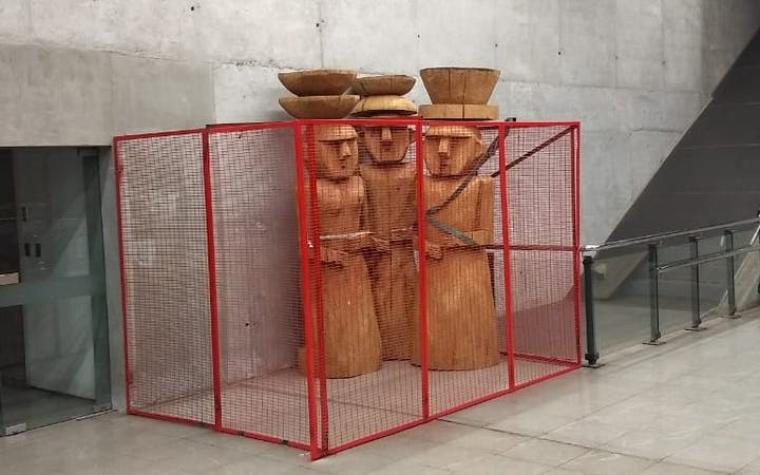 [FOTO] La historia de las misteriosas esculturas mapuche que aparecieron en el Metro de Santiago