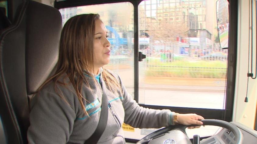 [VIDEO] Gobierno quiere a más mujeres como conductoras del Transantiago
