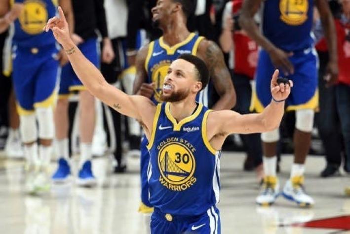 Con un intratable Curry los Warriors sellaron su paso a su quinta final consecutiva de la NBA