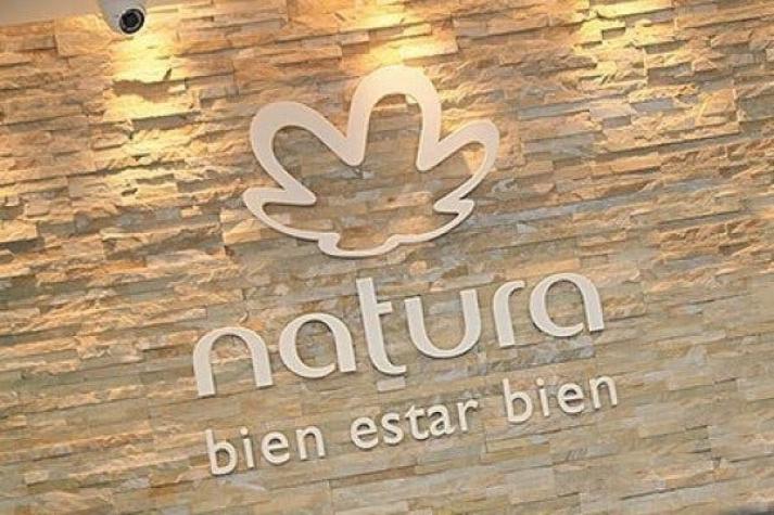 DF | Natura da el golpe y acuerda la compra de Avon