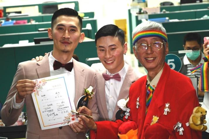 Taiwán registra casamientos homosexuales en jornada histórica para Asia
