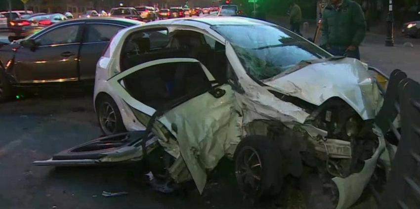 Conductor en riesgo vital tras accidente de tránsito en Santiago centro
