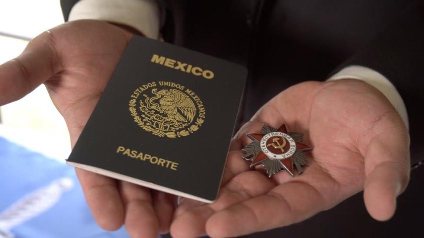 El mexicano que encuentra y devuelve las medallas perdidas y robadas de la Segunda Guerra Mundial