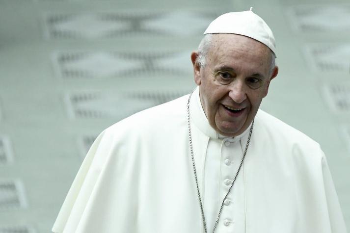 Papa reconoce que gracias a los periodistas entendió los escándalos en Chile