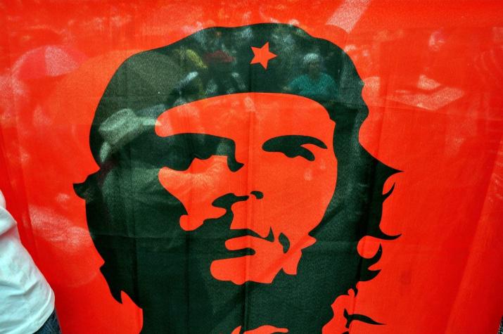 Cámara rechaza proyecto de la UDI para que textos escolares “desmitifiquen” figura del Che Guevara