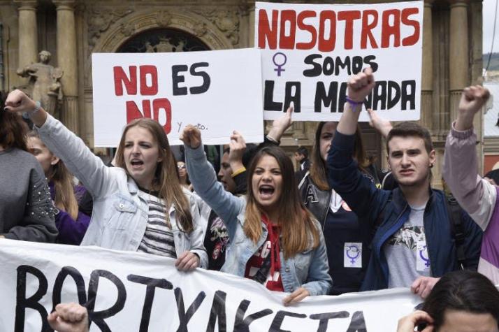Tribunal Supremo español condena a 15 años de prisión por violación a integrantes de "La Manada"