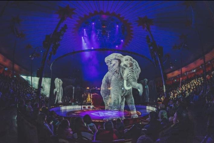 [FOTOS] Un circo sustituye animales por hologramas 3D para combatir el maltrato