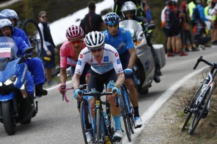 Ciclista le dio una golpiza a fanático que lo botó de su bicicleta cuando corría el Giro de Italia