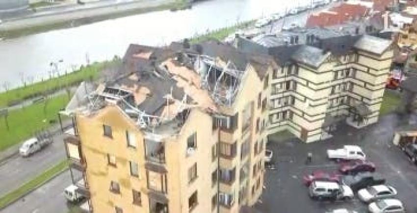 [VIDEO] Edificio quedó sin techo en Brisas del Sol