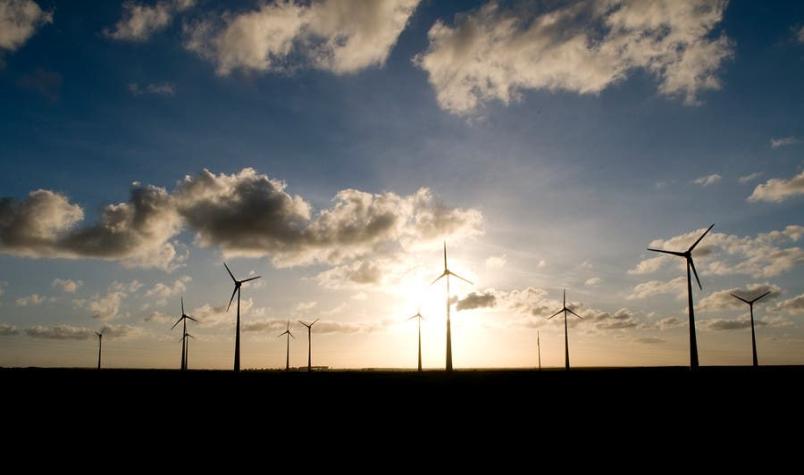 Fact checking UC-T13: ¿Chile está entre los países líderes en energías renovables?