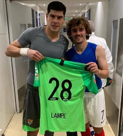 [FOTOS] El intercambio de camisetas entre el boliviano Lampe y el campeón del mundo Griezmann