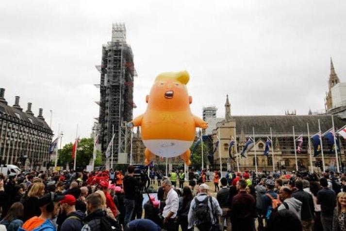 Carnaval de la resistencia: Protestas marcan el segundo día de Donald Trump en el Reino Unido