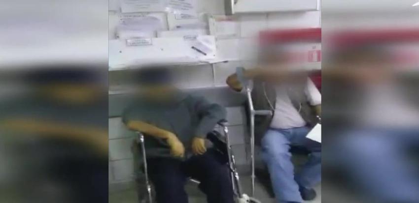 [VIDEO] Hospital San José colapsado: 10 pacientes hospitalizados en sillas durante esta madrugada