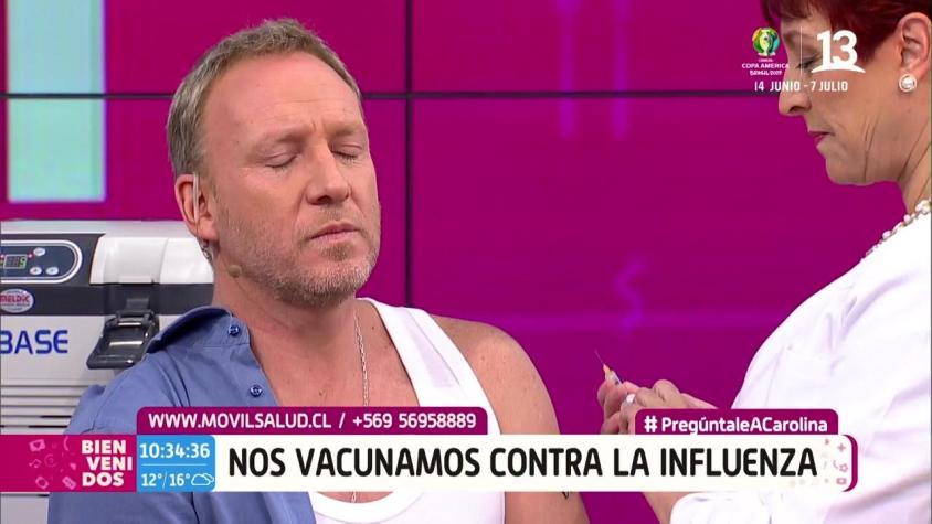Martín Cárcamo enfrentó su gran fobia: Se vacunó contra la influenza y mostró "tatuaje" en pantalla