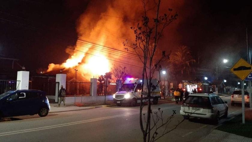 [VIDEO] Se registra gran incendio que afecta a la Municipalidad de Maule