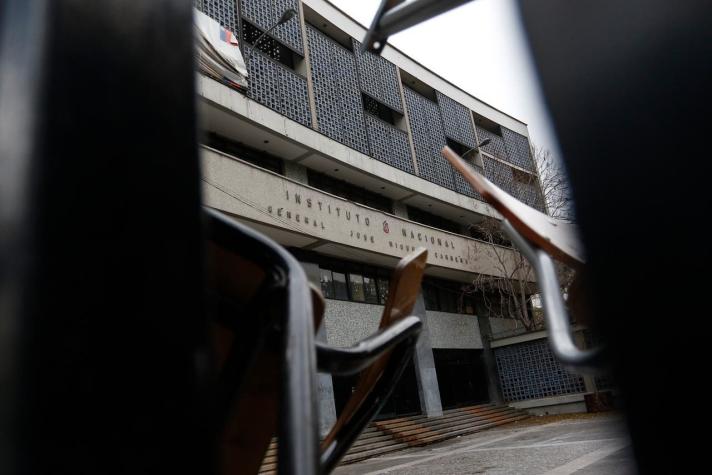 Municipalidad de Santiago ordenó el desalojo del Instituto Nacional