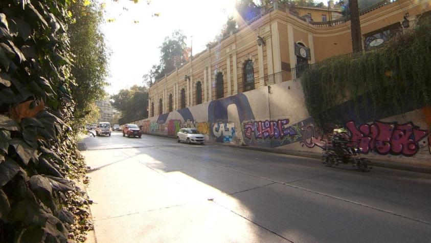 [VIDEO] El mural de mosaicos que está en peligro en Santiago