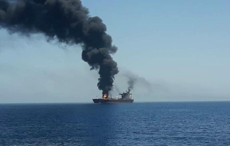 Dos buques petroleros son "atacados" en el golfo de Omán
