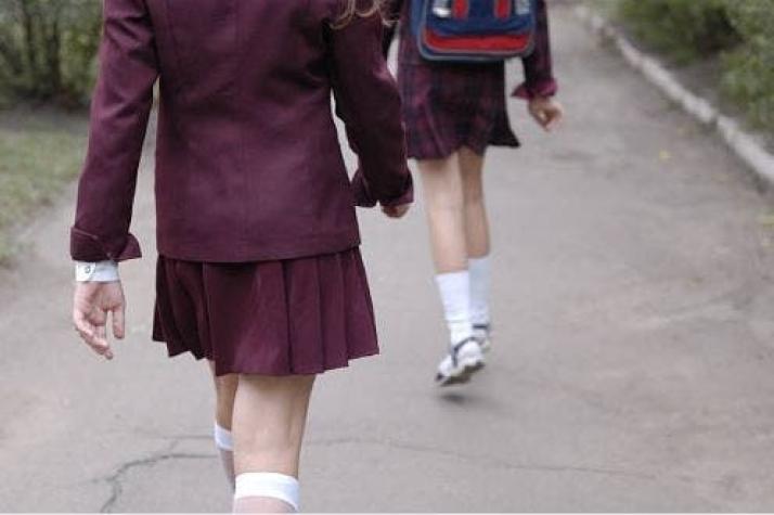 La insólita respuesta de un colegio ante una denuncia de abuso: "Llevan las faldas muy cortas"
