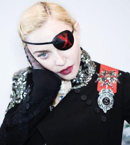 La razón por la que Madonna ocupa un parche en el ojo con una "X"