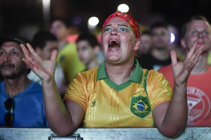 [VIDEO] Hincha brasileño se volvió viral tras dormirse en pleno partido de Brasil vs. Bolivia