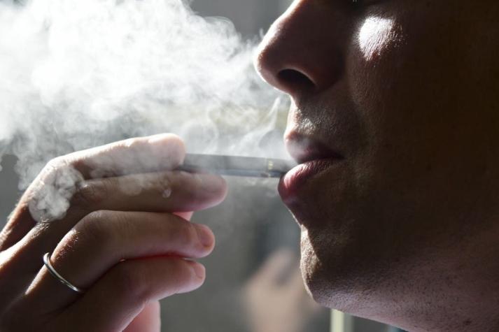 Cigarro electrónico explota en la boca de joven en Estados Unidos y le destroza dientes y mandíbula