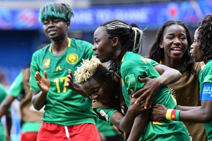Camerún gana y la "Roja" femenina debe golear para clasificar en el Mundial de Francia