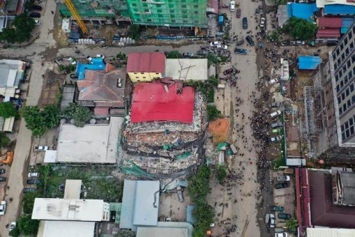 [FOTOS] Derrumbe de un edificio en Camboya deja al menos siete muertos y decenas de desaparecidos