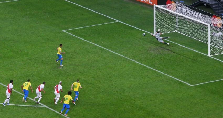 [VIDEO] Pudo ser el 6-0 de Brasil: Gallese se reivindicó tras atajarle un penal a Gabriel Jesus