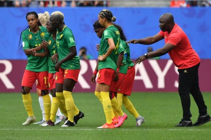 Mundial Femenino: Camerún amagó con dejar de jugar partido tras cobro del VAR