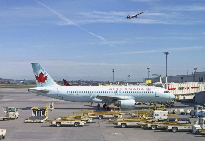 Pasajera de Air Canada se queda dormida y se despierta abandonada en el avión