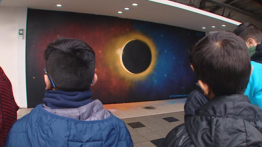 [VIDEO] Inauguran mural de eclipse solar en Estación Central