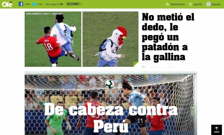 "No metió el dedo, le pegó un patadón a la gallina": Prensa sudamericana festina con golpe de Jara